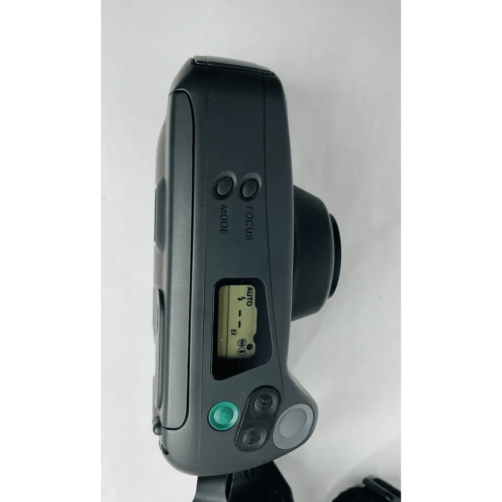 Pentax Zoom 90-WR 35mm Point & Shoot Weather Resistance Camera Remote and Case
